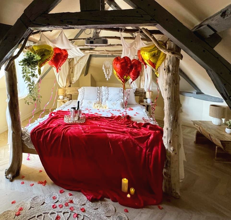 bain romantique avec jacuzzi privatif dans la suite La Savane à Amiens